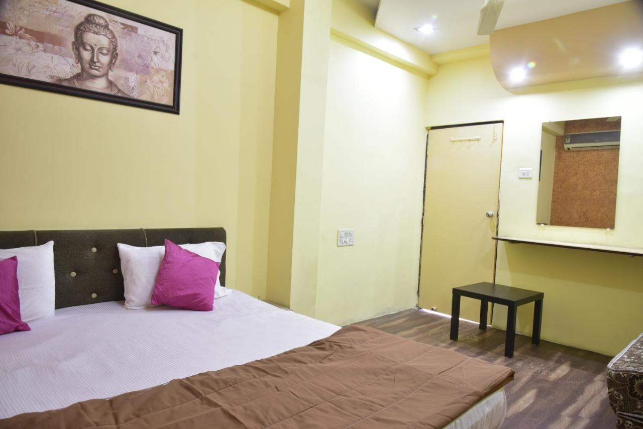 Hotel Drishti Inn Khāpri Kültér fotó