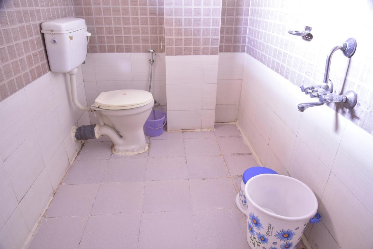 Hotel Drishti Inn Khāpri Kültér fotó