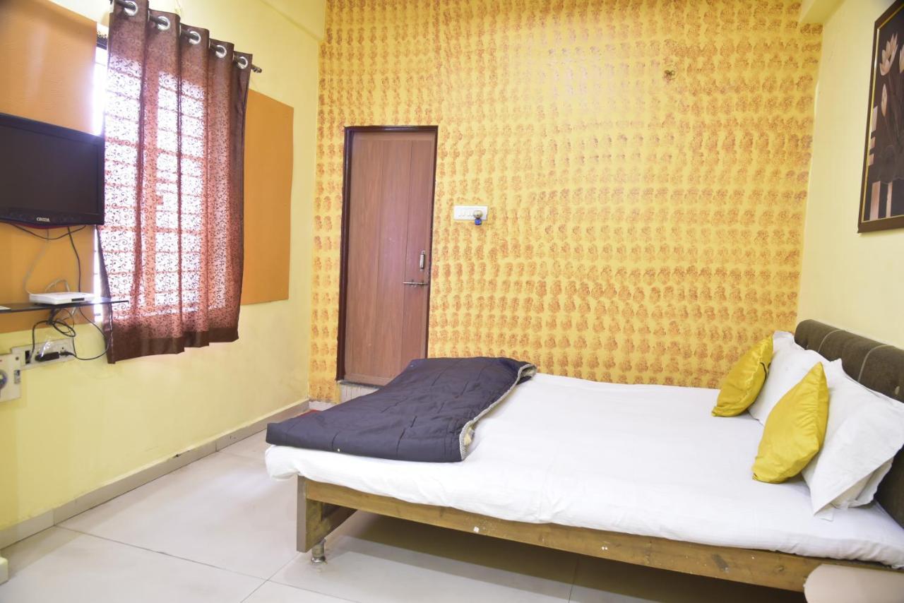 Hotel Drishti Inn Khāpri Kültér fotó