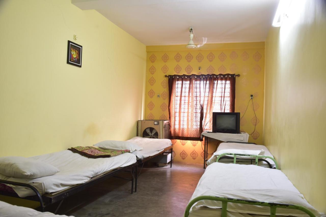Hotel Drishti Inn Khāpri Kültér fotó