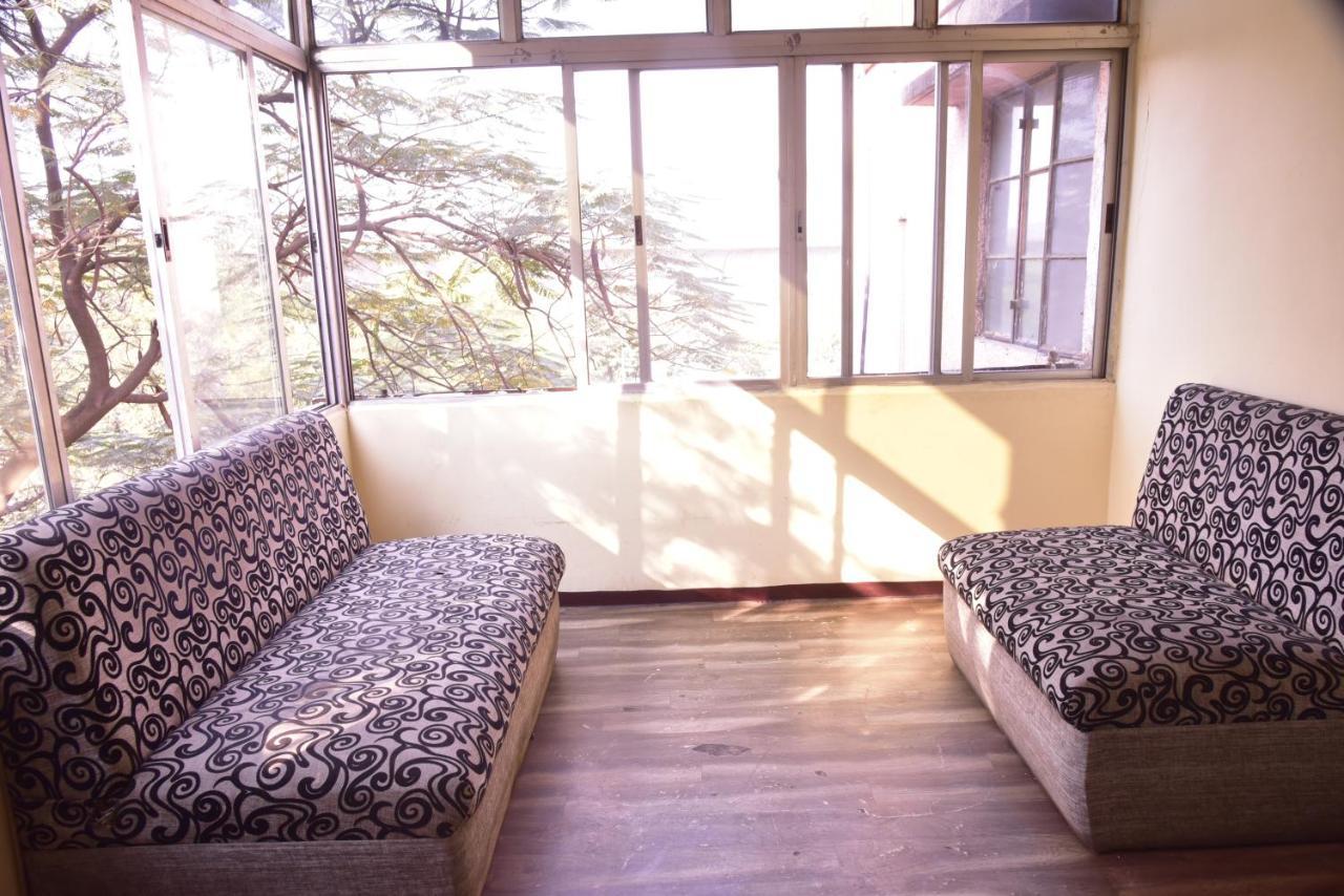 Hotel Drishti Inn Khāpri Kültér fotó