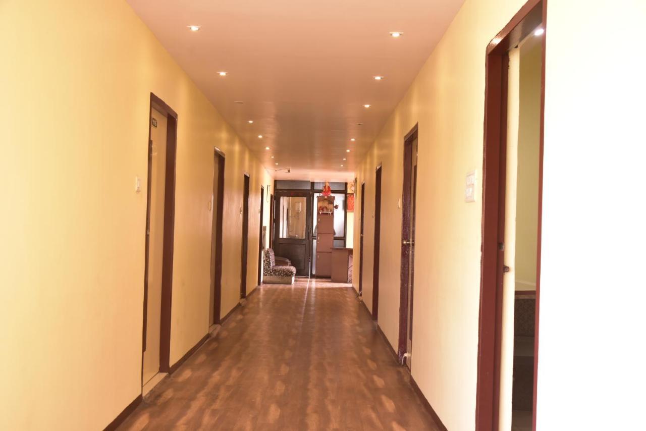 Hotel Drishti Inn Khāpri Kültér fotó