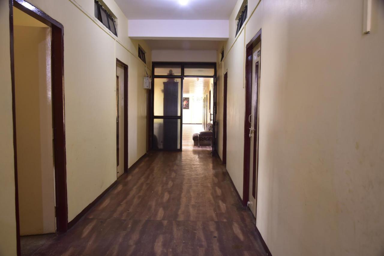 Hotel Drishti Inn Khāpri Kültér fotó